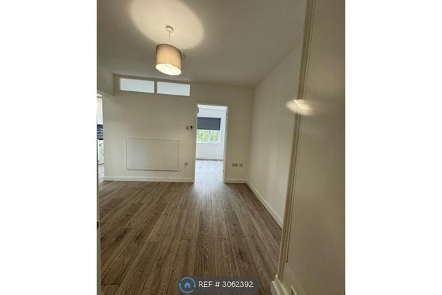 Flat, Wendover House Palmerston Road, London photo 2