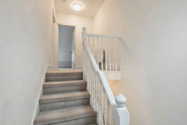 1st Floor 4, Mountfield Road, London photo 4