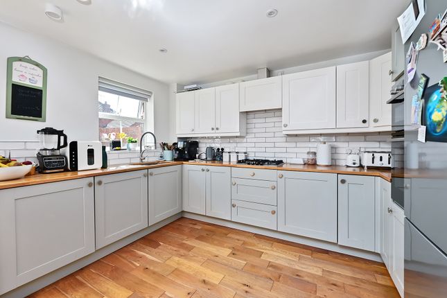 4, King Henry Road, Fleet photo 4