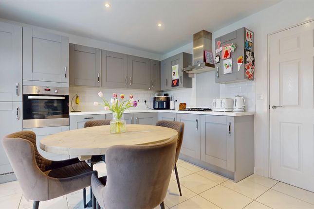 4, Pierrepoint Way, Milton Keynes photo 5