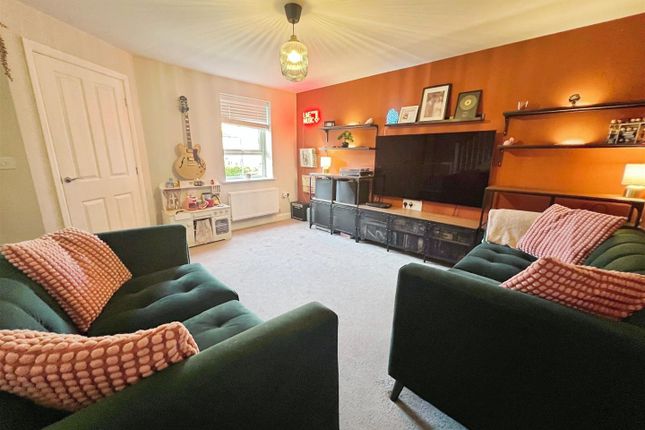 21, Paddock Lane, Bradford photo 2
