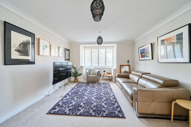 9B, Chestnut Avenue, Farnham photo 2