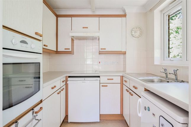 Flat 36, Saddlers Court South Street, Epsom photo 4
