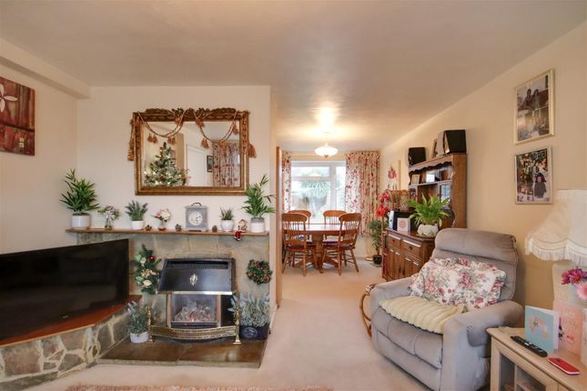 26, Walton Close, Worthing photo 4