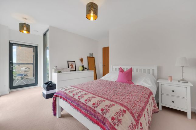 Flat 7, Canaletto Court, London photo 4