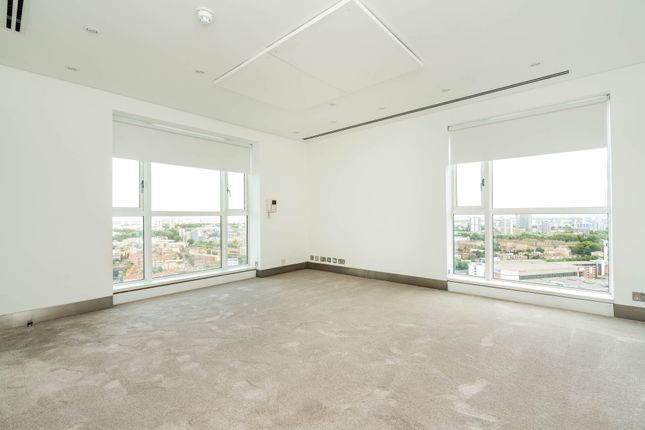 Duplex to rent in Canary Riverside, London