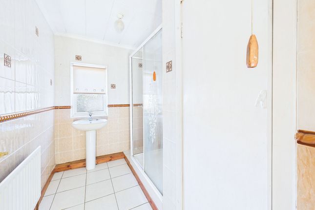22 Beacon Lough Road, Gateshead photo 4