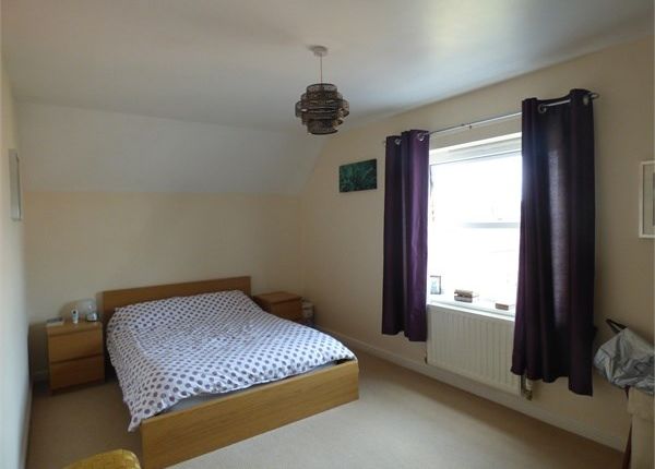 Flat to rent in James Meadow, Langley