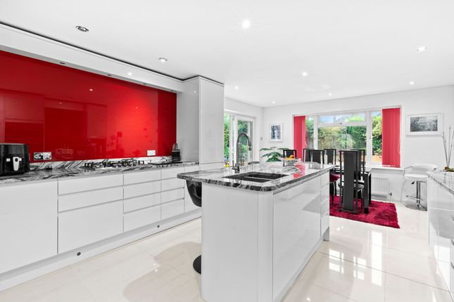 9 Tuckers Drive, High Wycombe photo 4
