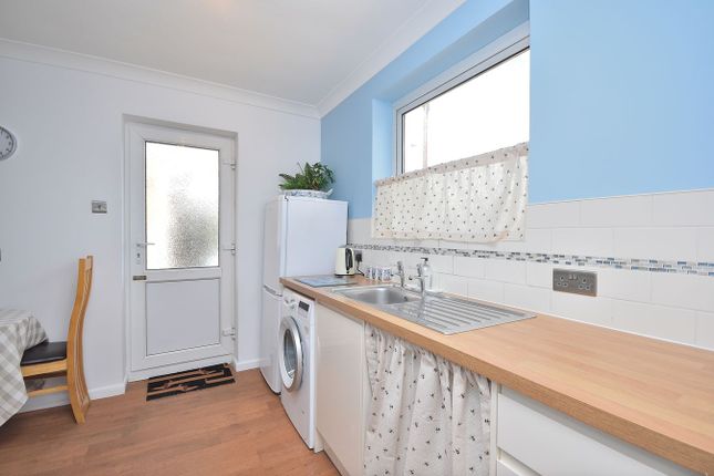 10, Churchill Avenue, Northampton photo 4