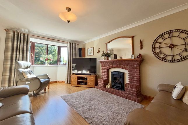 8, Calder Rise, Dudley photo 3