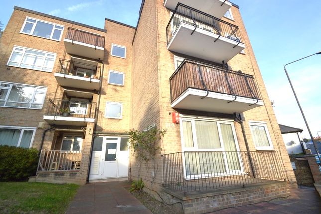 Thumbnail Flat to rent in Plumstead Common Road, London