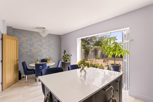 8, Delfont Grove, Littlehampton photo 4