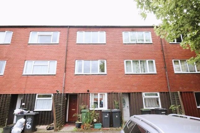 Thumbnail Town house for sale in Dunstable Road, Luton