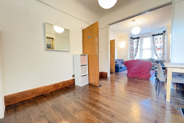 264, London photo 2