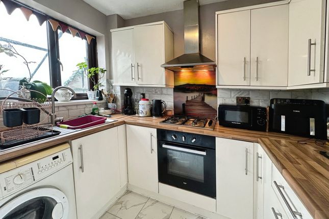 2, Oak Close, Swadlincote photo 2