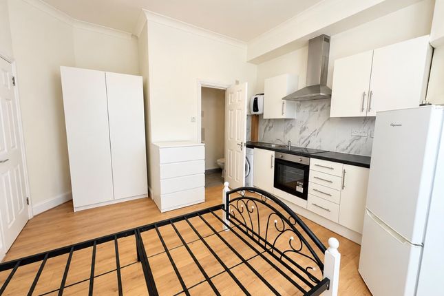 Flat 1 97, Frobisher Road, London photo 4