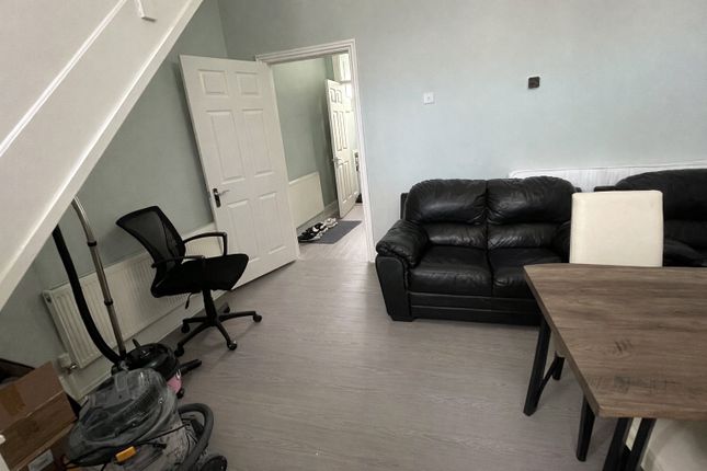 Room 2, 4, Duncan Street, Tyne and Wear photo 5