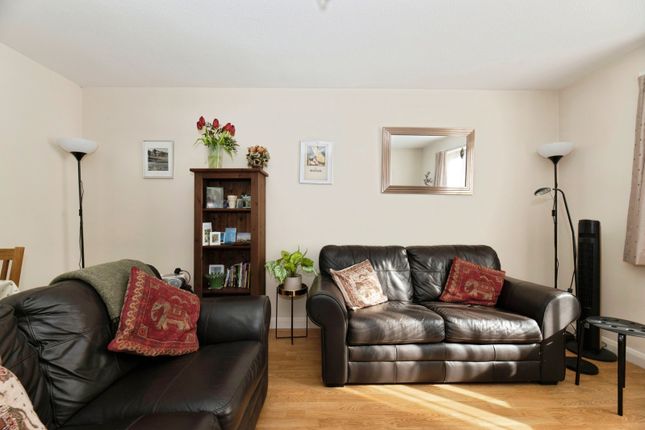 Flat 1 Elwy House, 3, Chessington Hall Gardens, Surrey photo 4