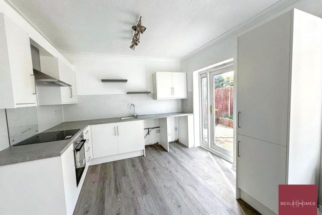 21, Lesney Park, Erith photo 4