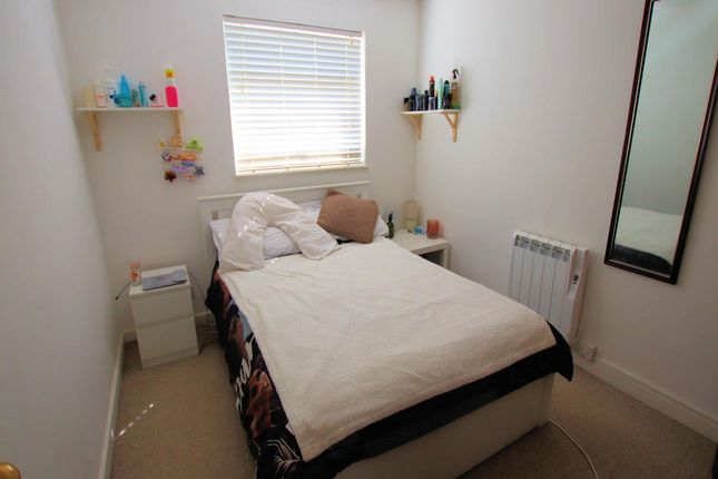 22, Talbot Way, Reading photo 4