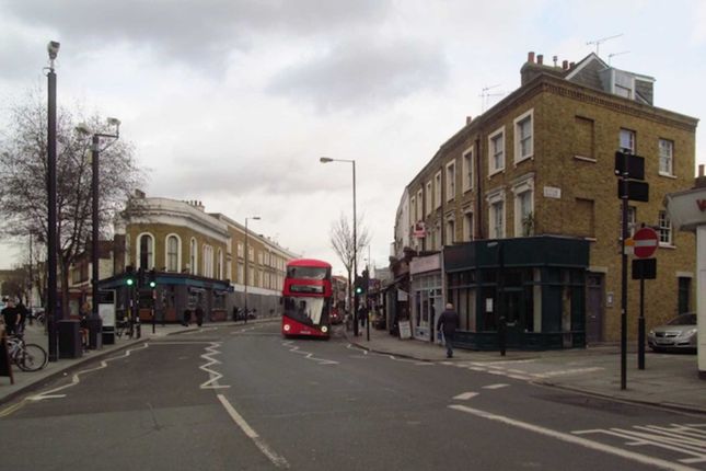 Retail premises to let in Caledonian Road, Islington