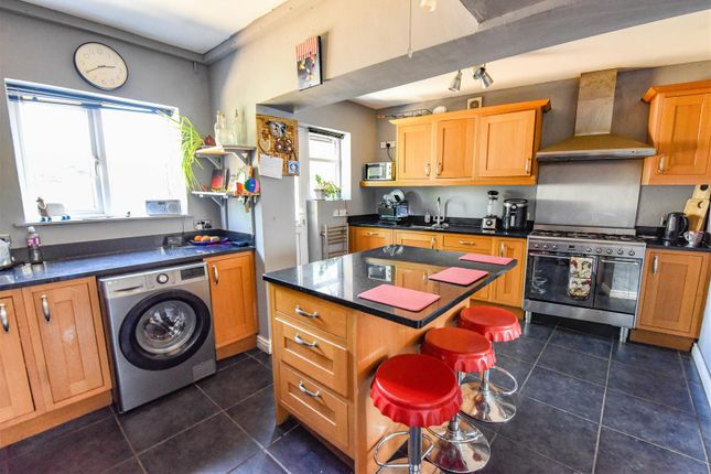 25, Kingshill Park, Dursley photo 3