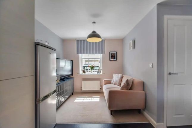 5, Broad Mead Avenue, Beds photo 4