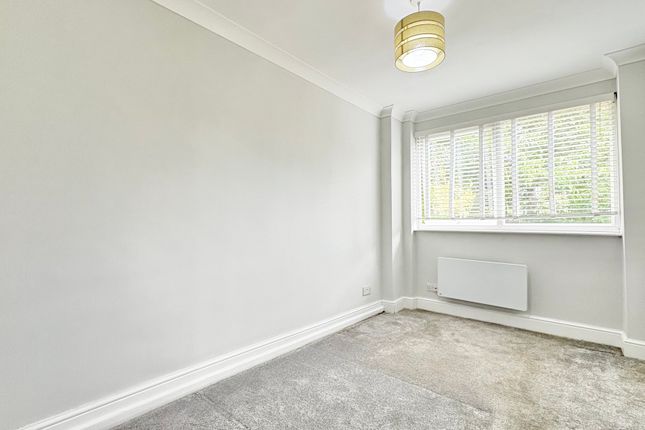 85, Queenswood Gardens, London photo 5