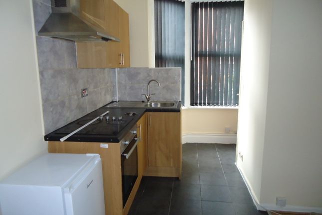 Studio flat on Flat 1, 56, Colwyn Road, Leeds, £360/mo