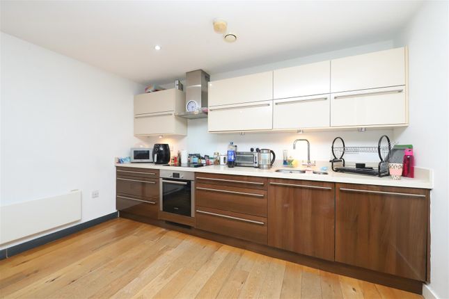 5 Crown Apartments, Westholme Gardens, Ruislip photo 4