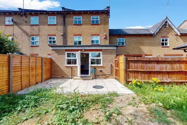 Property to rent in Chamberlayne Avenue, Wembley, Middlesex