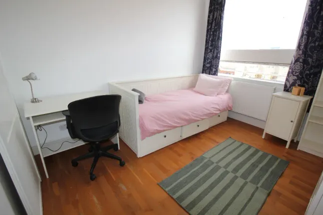 Landward Court, London photo 3