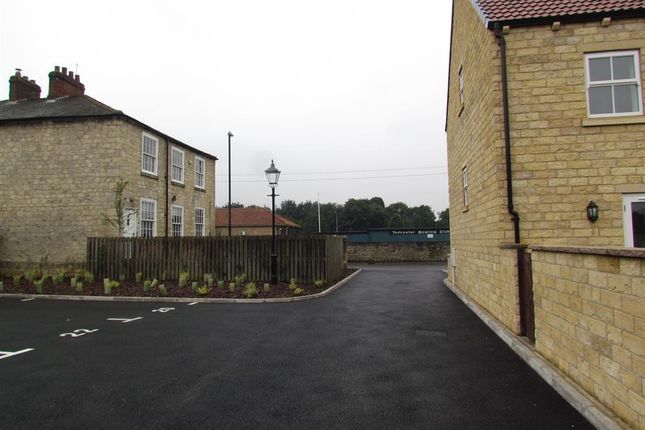 Town house to rent in St. Joseph's Street, Tadcaster