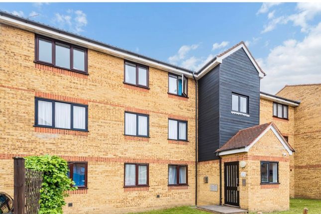 Thumbnail Triplex to rent in Redford Close, Feltham