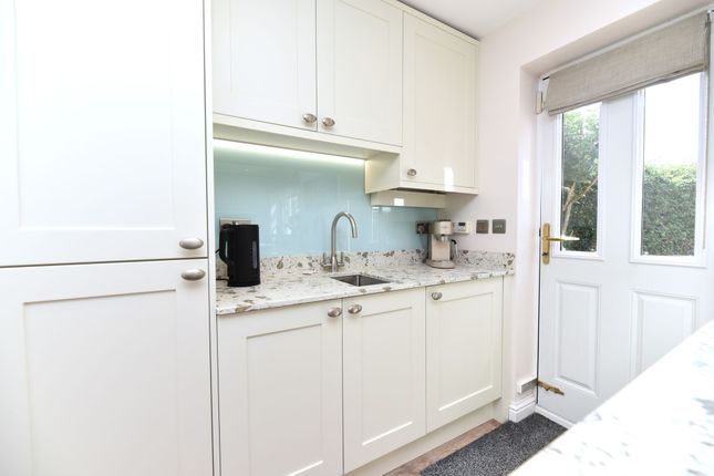2 Payn Close, Huntingdon photo 3