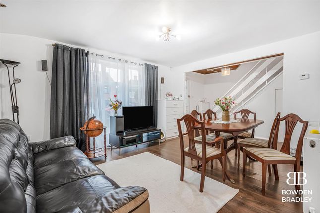 Huntsman Road, Hainault photo 3