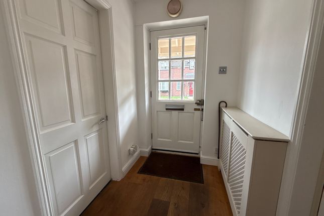 2 Carisbrooke Park, Leicester photo 2