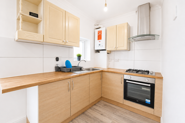 30, Pinglestone Close, West Drayton photo 3