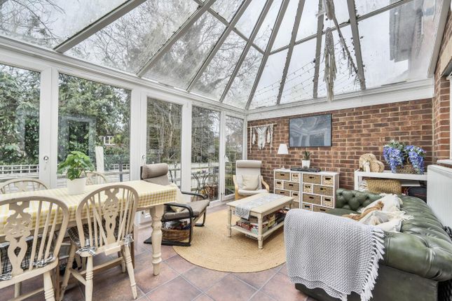 54, The Crossways, Chandler's Ford photo 4
