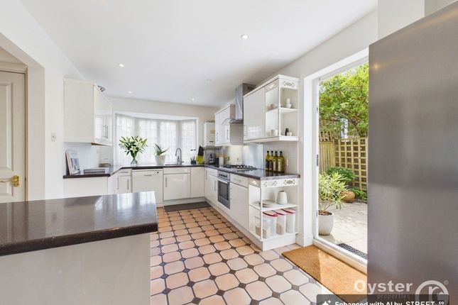 18,, Mountington Park Close, Harrow photo 3