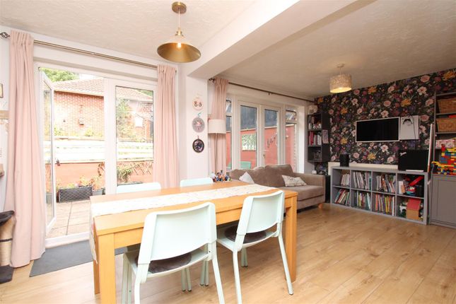 29, Pridhams Way, Exeter photo 4