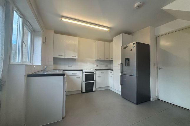 Thumbnail Town house to rent in Church Road, London