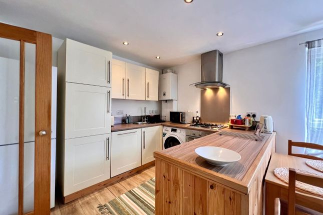 39, Weetwood House Court, West Yorkshire photo 4