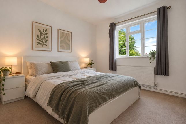 15, Cherrywood Court, Teddington photo 4