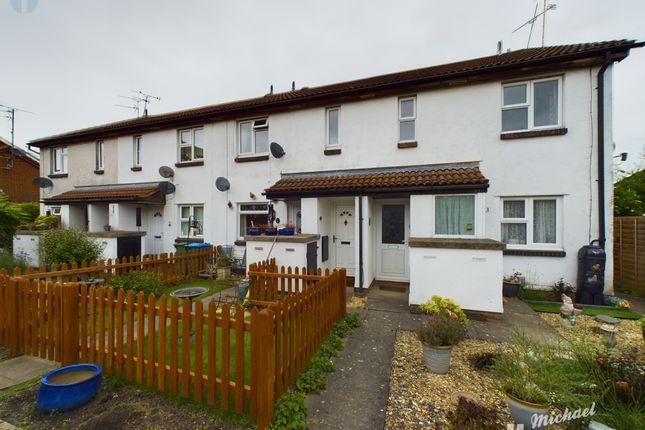 Thumbnail Maisonette for sale in Larch Close, Aylesbury, Buckinghamshire