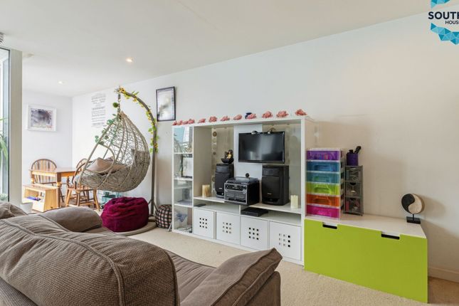 77 Axe Street, Barking photo 3
