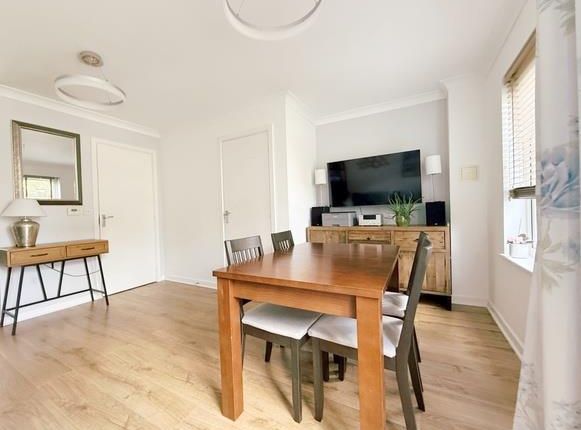14, Chapman Court, Datford photo 3