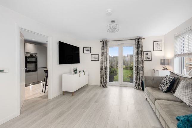9, Amos Crescent, Corstorphine, Edinburgh photo 2