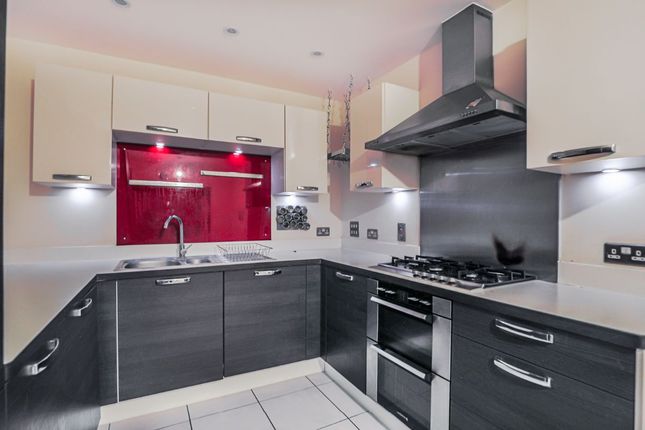 2 Thirlmere Terrace, Surrey photo 2